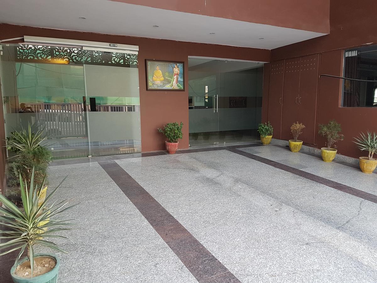 Hotel The Royal Crown Gurgaon Exterior foto