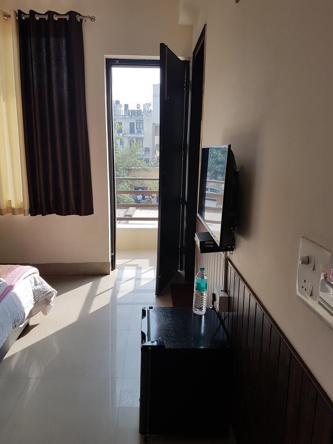 Hotel The Royal Crown Gurgaon Exterior foto